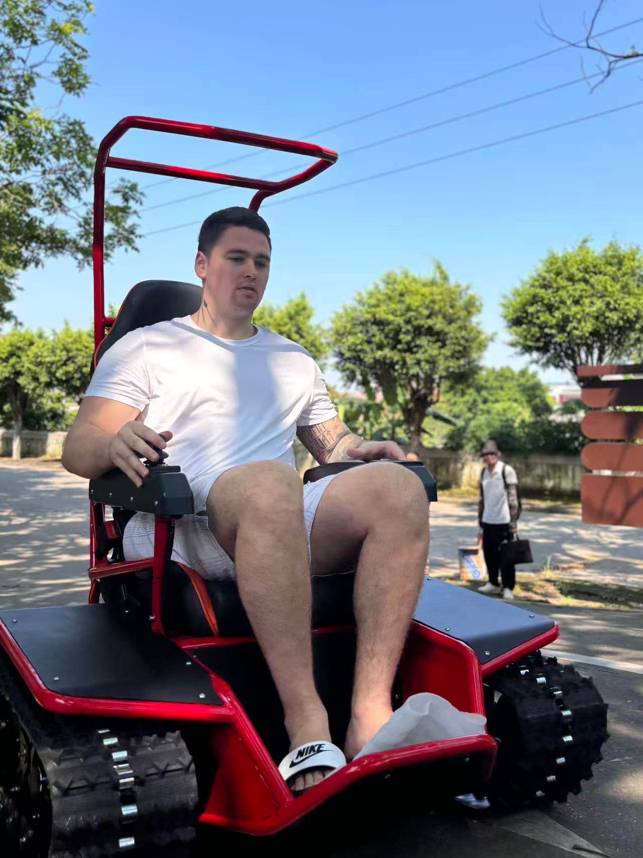 Fauteuil roulant électrique à chenilles tout terrain avec batterie au lithium 72 V